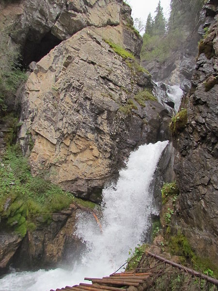 image-10022966-17_Kasachstan_Wasserfall-45c48.jpg